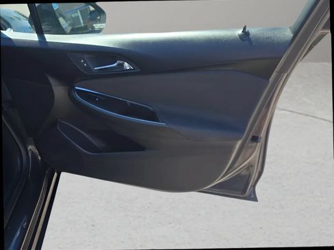 Used 2017 Chevrolet Cruze LT FWD image 20