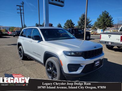 New 2025 Jeep Grand Cherokee Altitude w/ Trailer Tow Package