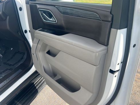 Used 2022 GMC Yukon SLT w/ SLT Luxury Package RWD image 16