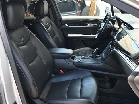 Used 2020 Cadillac XT6 Premium Luxury FWD image 21