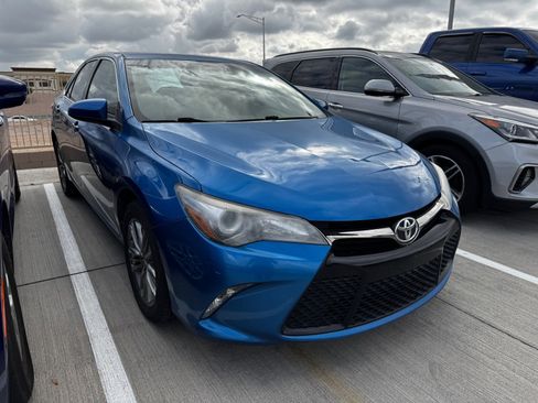 Used 2017 Toyota Camry SE image 4