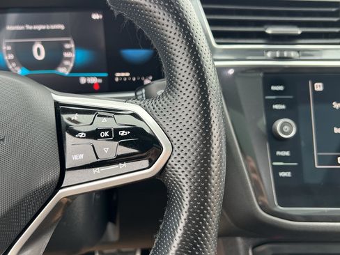 Used 2023 Volkswagen Tiguan SE R-Line image 35