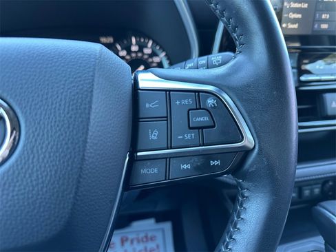 Used 2021 Toyota Highlander XLE image 33