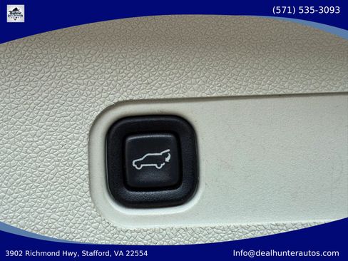 Used 2011 Cadillac Escalade ESV Platinum AWD/4WD image 16
