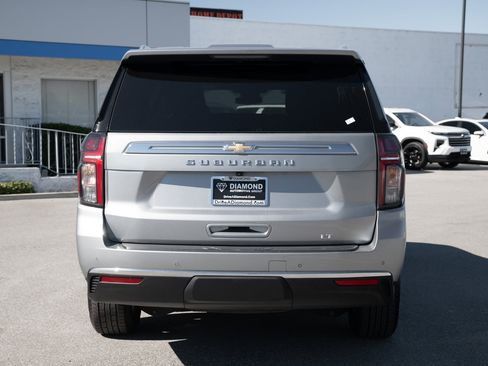 Used 2024 Chevrolet Suburban LT image 5