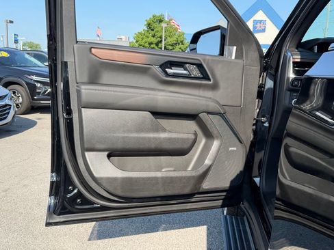 New 2026 GMC Yukon Denali w/ Denali Reserve Package AWD/4WD image 24