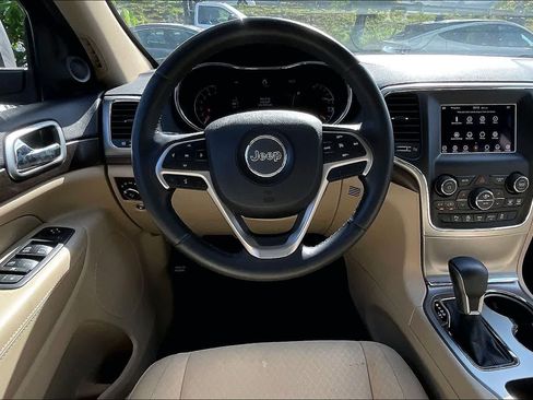 Used 2018 Jeep Grand Cherokee Laredo RWD image 14