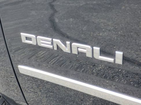 Used 2020 GMC Yukon Denali w/ Denali Ultimate Black Edition AWD/4WD image 6