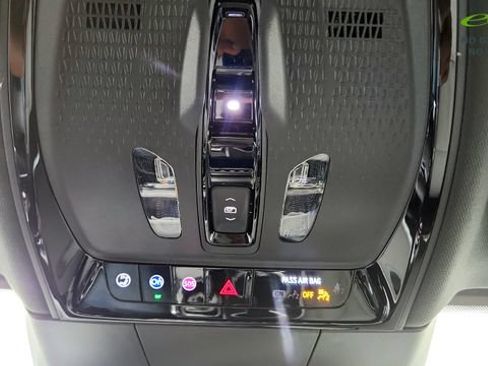 Used 2025 Cadillac Lyriq Luxury AWD/4WD image 71