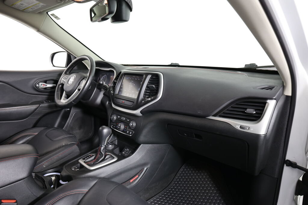 Used 2015 Jeep Cherokee Trailhawk w/ Comfort/Convenience Group AWD/4WD image 24