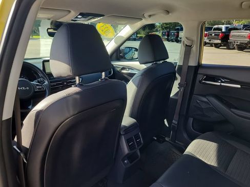 Used 2023 Kia Seltos S w/ Navigation Package FWD image 12