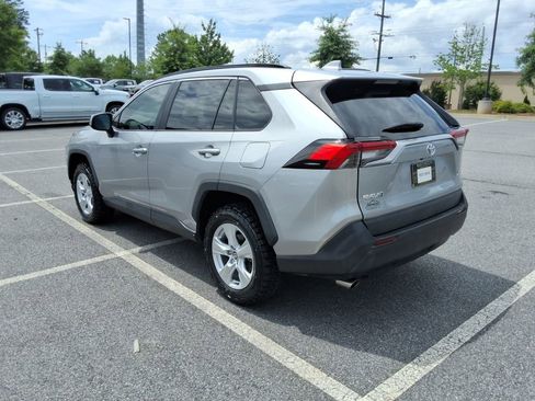 Used 2020 Toyota RAV4 XLE w/ Convenience Package FWD image 7
