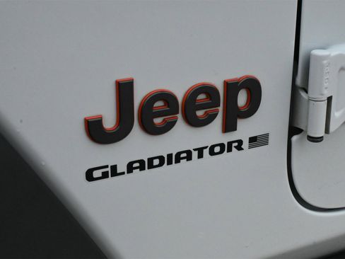 Used 2023 Jeep Gladiator Mojave image 21