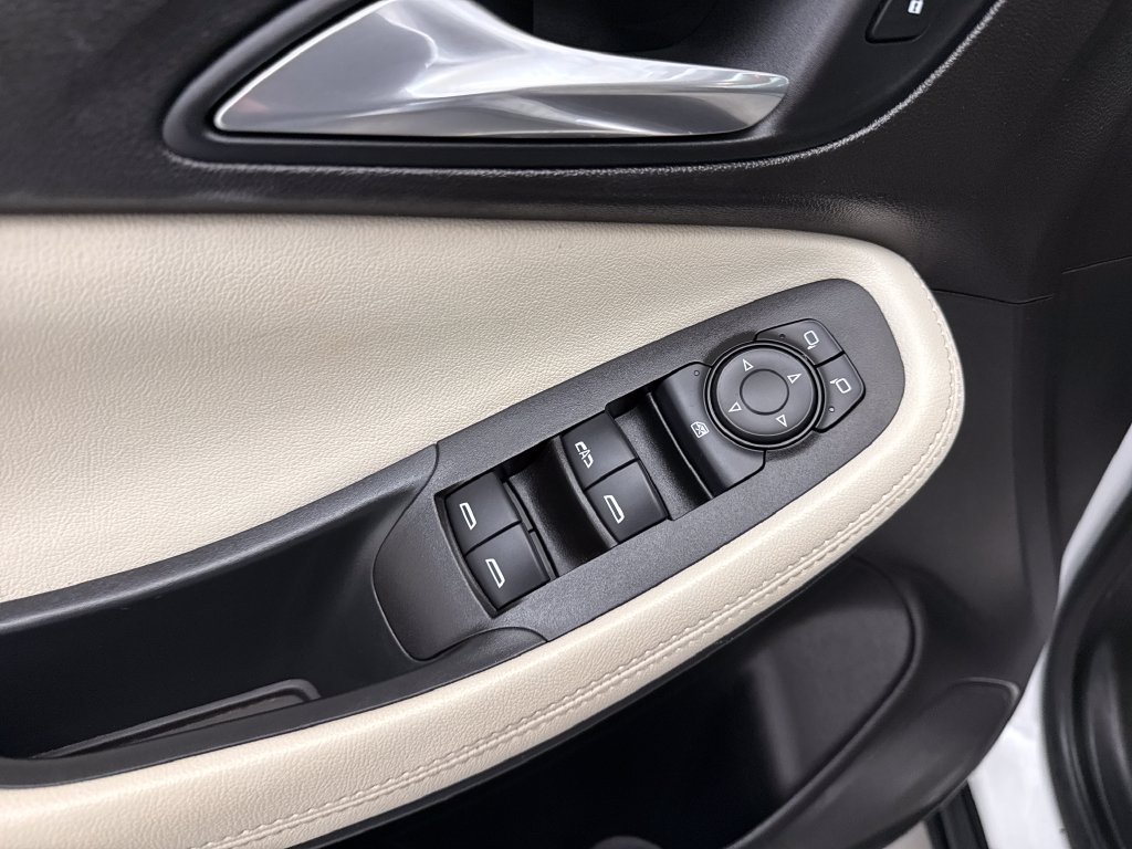 Used 2020 Buick Encore GX Preferred w/ Cold Weather Comfort Package FWD image 13