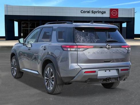 New 2026 Nissan Pathfinder Platinum FWD image 2