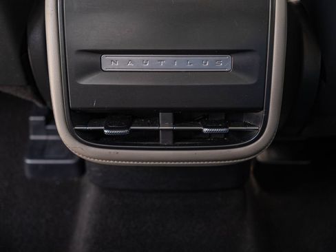 Used 2024 Lincoln Nautilus Reserve AWD/4WD image 17