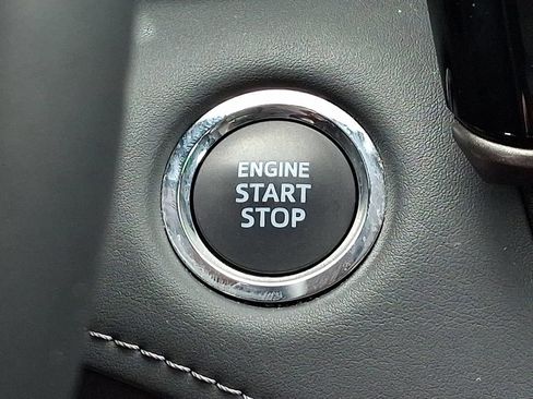 Used 2023 Toyota Highlander XLE AWD/4WD image 26