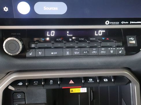 Used 2022 Toyota Tundra Limited AWD/4WD image 23