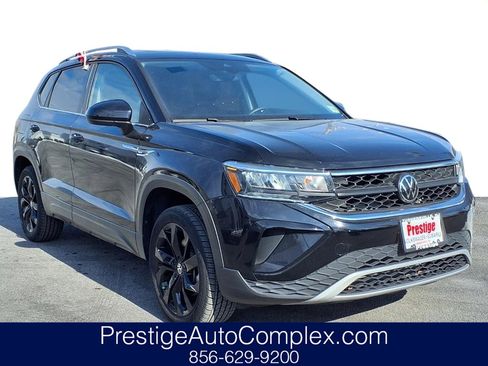 Certified 2024 Volkswagen Taos SE w/ Panoramic Sunroof Package image 1