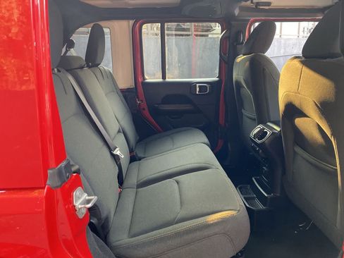 Used 2024 Jeep Wrangler Unlimited Sahara AWD/4WD image 17