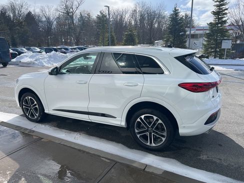 Used 2025 Audi Q5 Premium w/ Convenience Package image 45