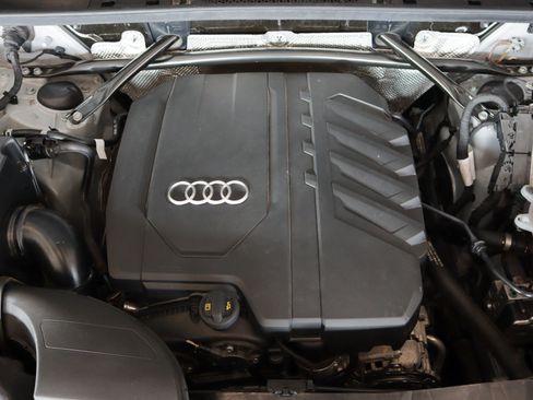 Used 2023 Audi Q5 2.0T Premium w/ Convenience Package image 4