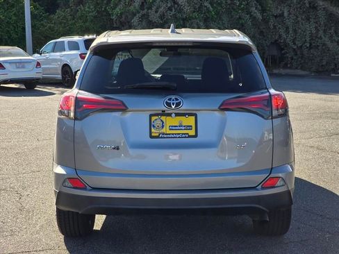 Used 2018 Toyota RAV4 LE FWD image 25
