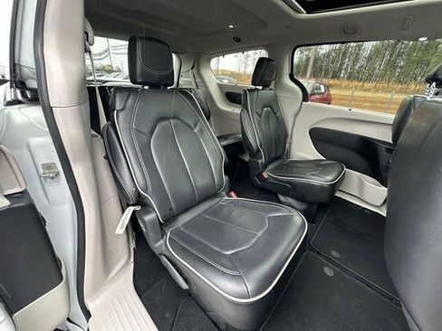 Used 2024 Chrysler Pacifica Limited image 27