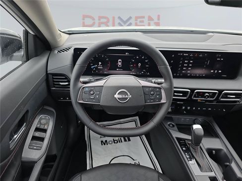 New 2026 Nissan Sentra SR w/ SR Premium Package FWD image 14