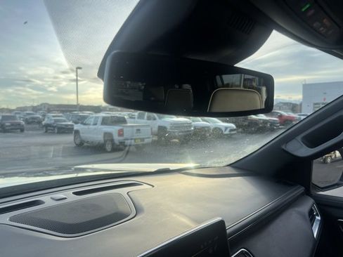 Certified 2023 Chevrolet Suburban Premier image 30