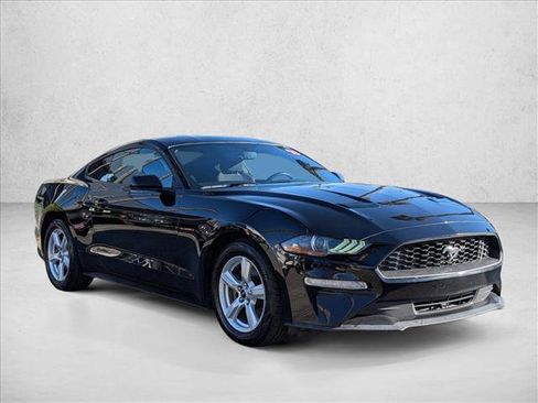 Used 2018 Ford Mustang Coupe image 3