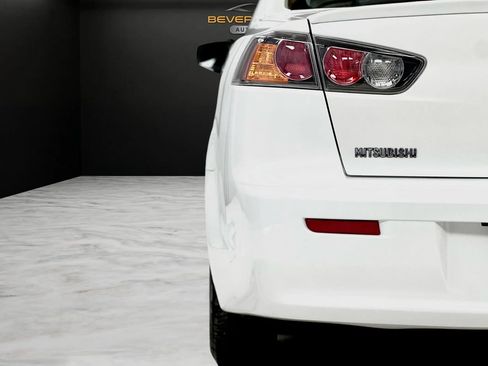 Used 2017 Mitsubishi Lancer ES FWD image 32