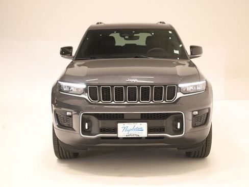 Used 2023 Jeep Grand Cherokee Overland AWD/4WD image 3