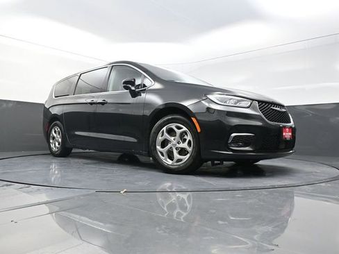 Used 2024 Chrysler Pacifica Limited image 29