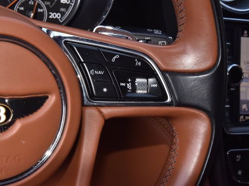 Used 2020 Bentley Bentayga image 24