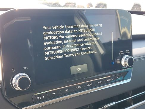 Used 2024 Mitsubishi Outlander AWD image 26