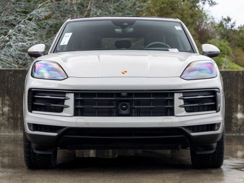 Certified 2025 Porsche Cayenne S image 8