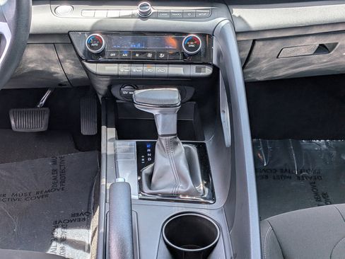 Used 2024 Hyundai Elantra SEL FWD image 19