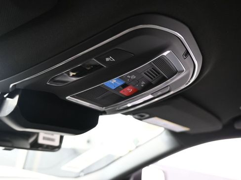 Used 2025 Jeep Grand Cherokee Laredo image 24