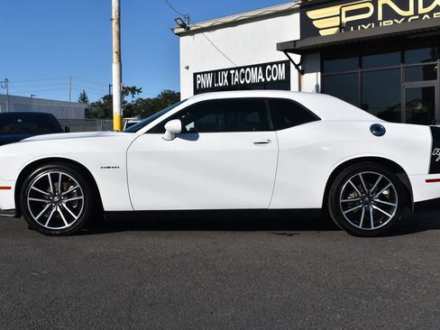 Used 2022 Dodge Challenger R/T image 9