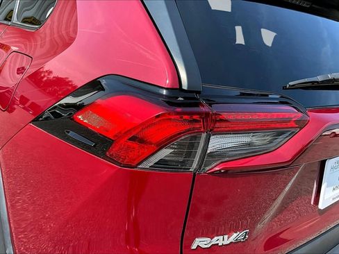 Used 2022 Toyota RAV4 LE FWD image 20