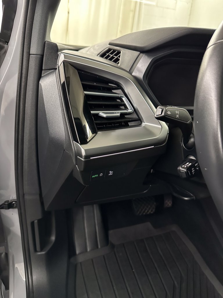 Used 2024 Audi Q4 e-tron Prestige AWD/4WD image 15
