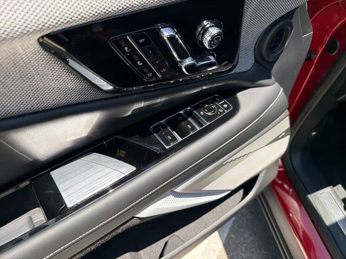 Certified 2025 Cadillac Optiq Sport 2 w/ LPO, Floor Liner Package AWD/4WD image 19