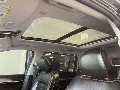 Used 2024 Jeep Grand Cherokee L Limited w/ Luxury Tech Group II image 10