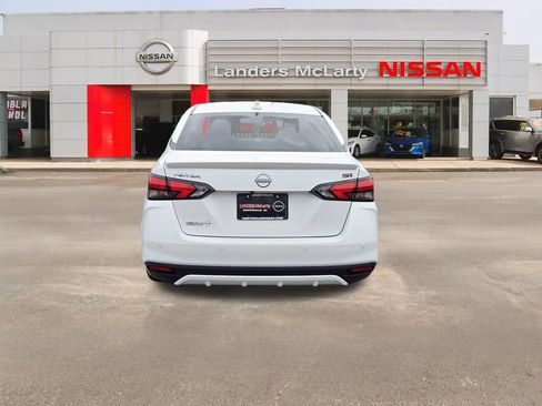 New 2025 Nissan Versa SR w/ Trunk Package FWD image 4