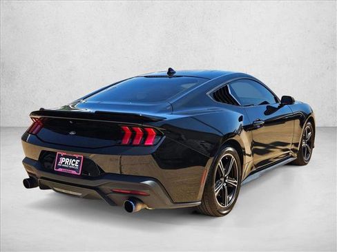 Used 2025 Ford Mustang Coupe RWD image 5