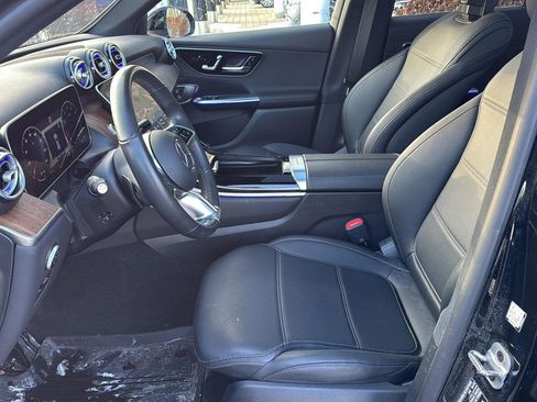 Used 2025 Mercedes-Benz GLC 300 4MATIC image 5