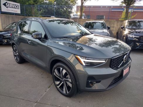 New 2026 Volvo XC40 B5 Ultra w/ Climate Package image 3