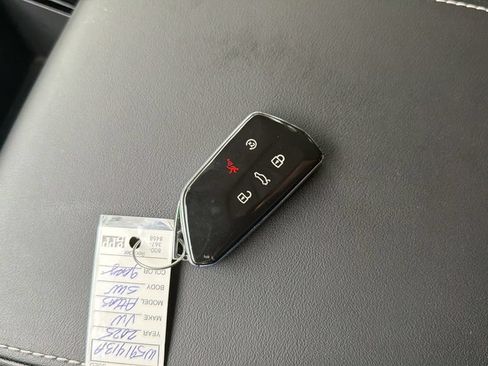 Used 2025 Volkswagen Atlas SE FWD image 24