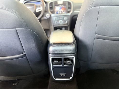 Used 2020 Chrysler 300 Touring w/ Sport Appearance Package image 33